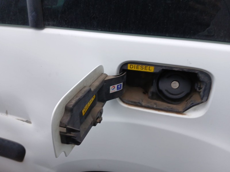 Recambio de tapa exterior combustible para peugeot partner tepee 1.6 hdi 16v referencia OEM IAM   