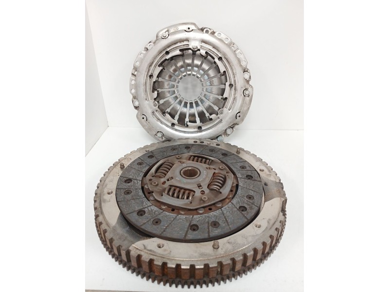 Recambio de kit embrague para nissan nv200 furgoneta 1.5 dci 90 (m20, m20m) referencia OEM IAM 8200335084  