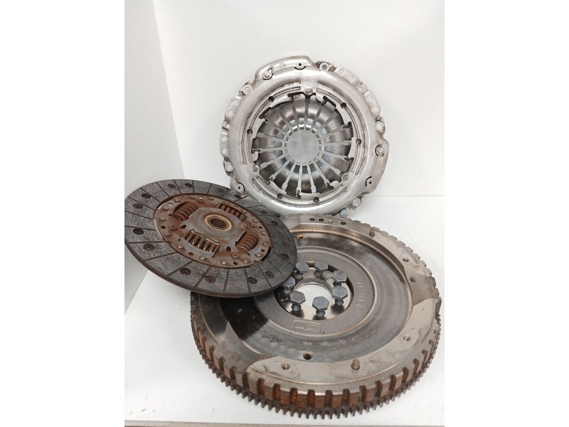 Recambio de kit embrague para nissan nv200 furgoneta 1.5 dci 90 (m20, m20m) referencia OEM IAM 8200335084  