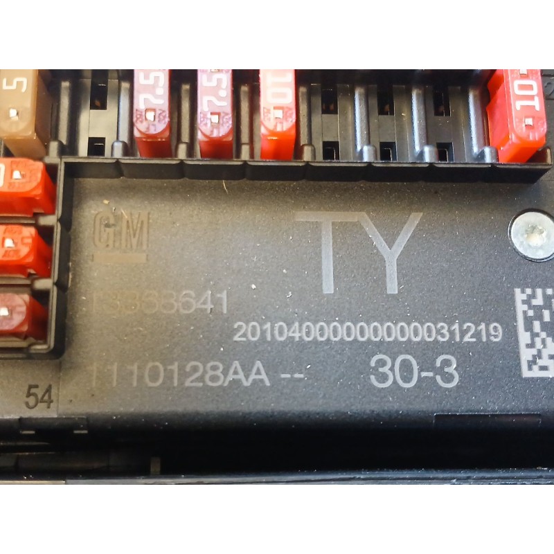 Recambio de caja reles / fusibles para opel astra j (p10) 1.7 cdti (68) referencia OEM IAM 13368641 1100128AA 