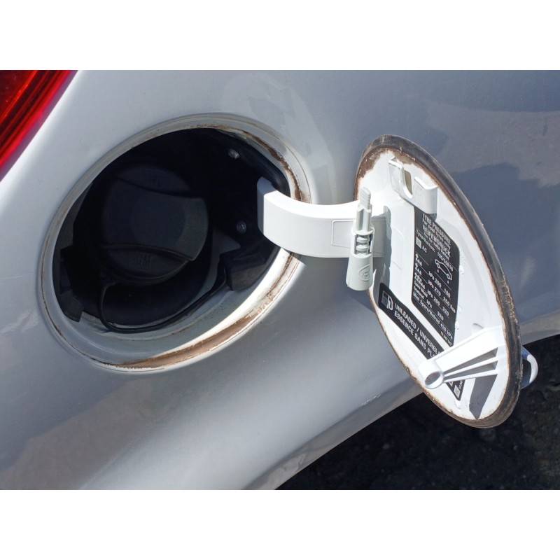 Recambio de tapa exterior combustible para opel corsa d (s07) 1.2 (l08, l68) referencia OEM IAM   
