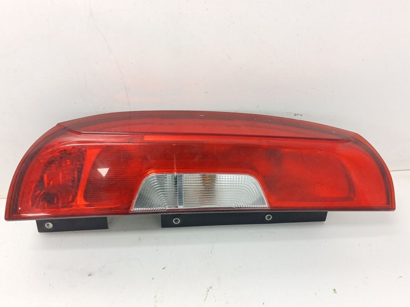 Recambio de piloto trasero derecho para fiat doblo cargo (263_) 1.4 natural power referencia OEM IAM 52044717 02066099900010 