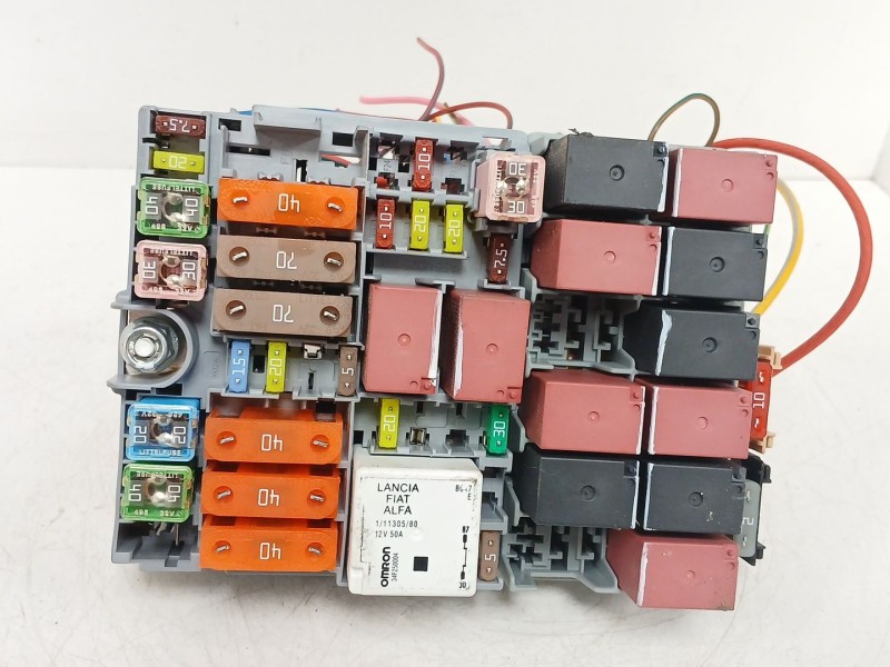 Recambio de caja reles / fusibles para jeep compass (mp, m6, mv, m7) 1.4 multiair referencia OEM IAM 51987784 AD25A078 
