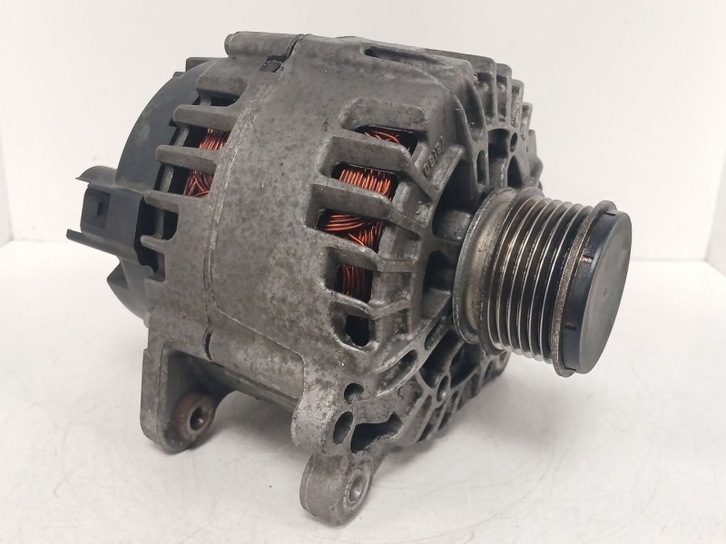 Recambio de alternador para volkswagen golf vi (5k1) 2.0 tdi referencia OEM IAM 03L903023F  