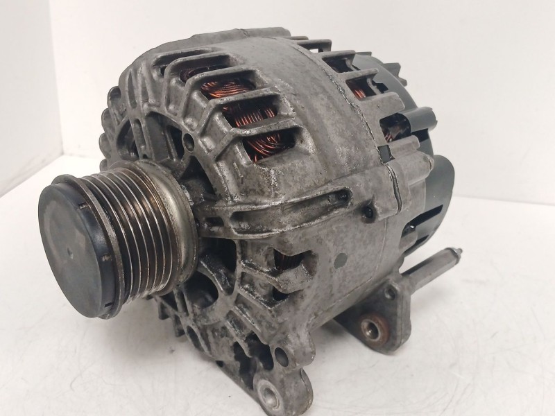 Recambio de alternador para volkswagen golf vi (5k1) 2.0 tdi referencia OEM IAM 03L903023F  