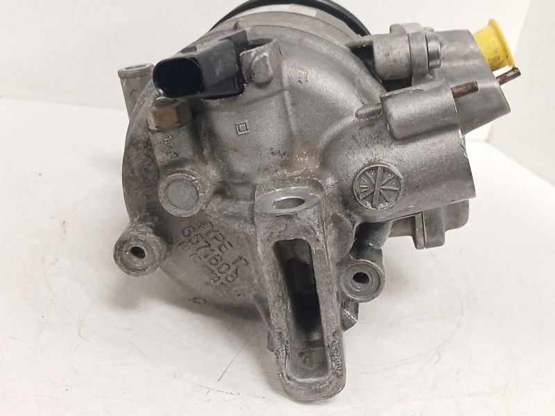 Recambio de compresor aire acondicionado para volkswagen golf vi (5k1) 2.0 tdi referencia OEM IAM 5N0820803A  