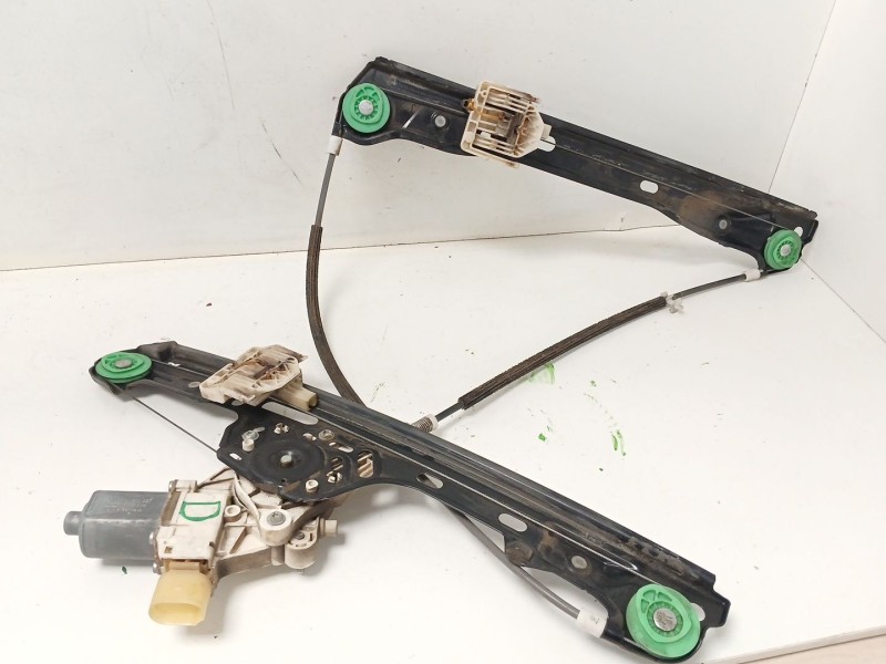 Recambio de elevalunas delantero derecho para bmw 1 (e87) 120 d referencia OEM IAM 0130822227  