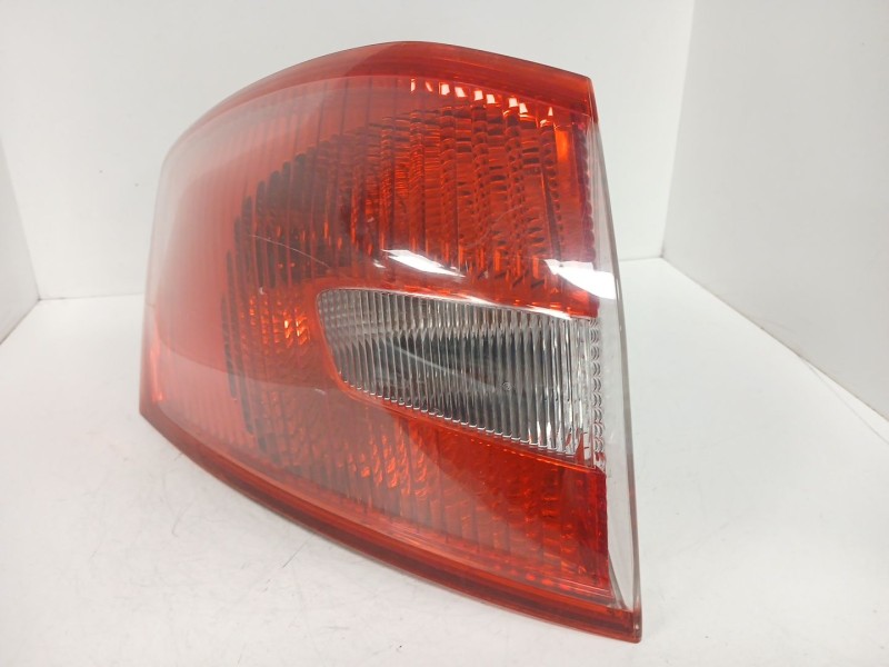 Recambio de piloto trasero izquierdo para ford kuga i 2.0 tdci referencia OEM IAM   