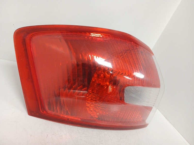 Recambio de piloto trasero izquierdo para ford kuga i 2.0 tdci referencia OEM IAM   