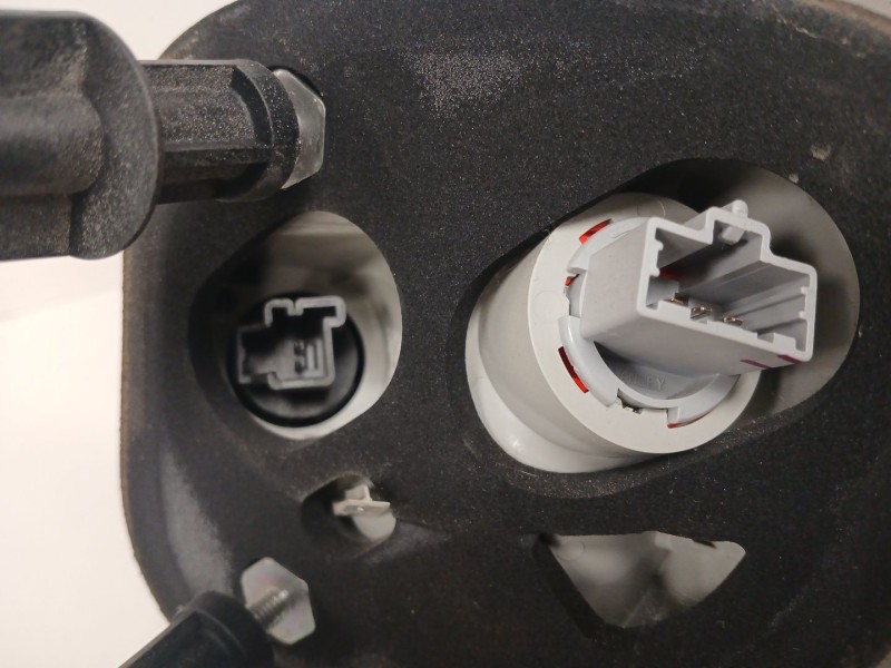 Recambio de piloto trasero izquierdo para ford kuga i 2.0 tdci referencia OEM IAM   