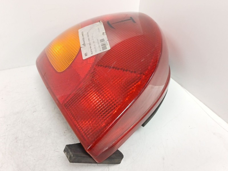 Recambio de piloto trasero izquierdo para ford fiesta berlina 1.8 diesel cat referencia OEM IAM   