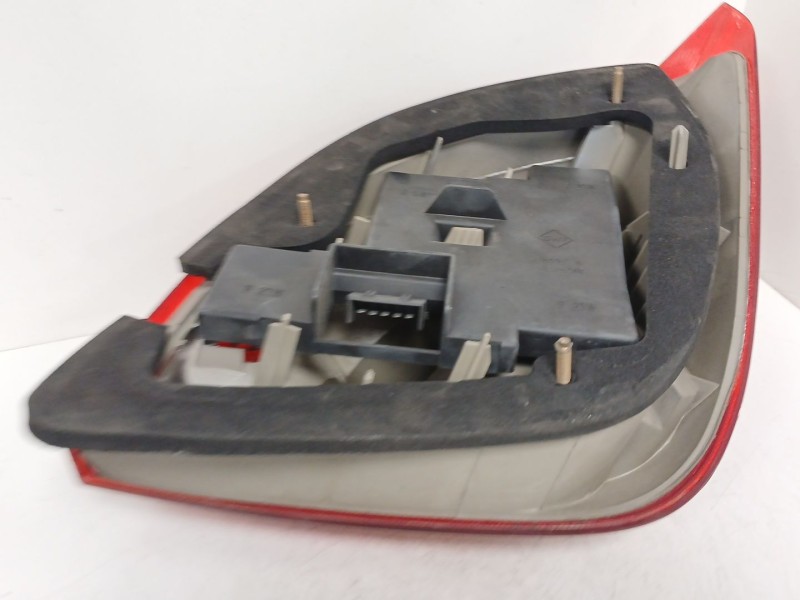 Recambio de piloto trasero izquierdo para ford fiesta berlina 1.8 diesel cat referencia OEM IAM   
