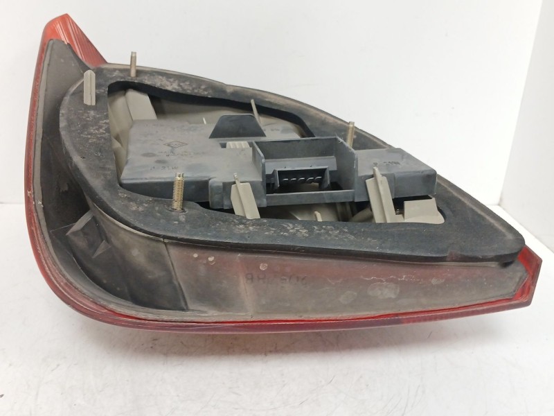 Recambio de piloto trasero derecho para ford fiesta berlina 1.8 diesel cat referencia OEM IAM   
