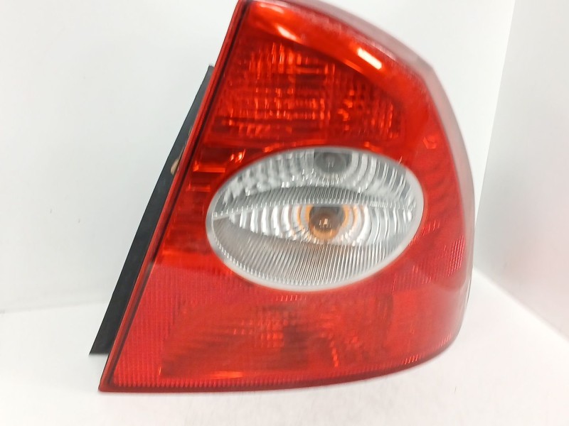 Recambio de piloto trasero derecho para ford focus berlina (cap) 1.6 tdci cat referencia OEM IAM   