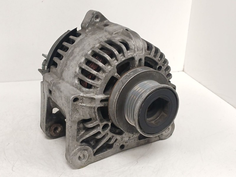 Recambio de alternador para renault megane ii sedán (lm0/1_) 1.6 referencia OEM IAM 8200100907 TG11C011 