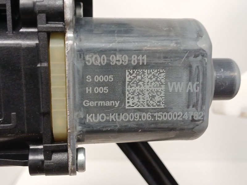 Recambio de elevalunas trasero izquierdo para volkswagen golf vii (5g1, bq1, be1, be2) 1.6 tdi referencia OEM IAM 5Q0959811 5G48