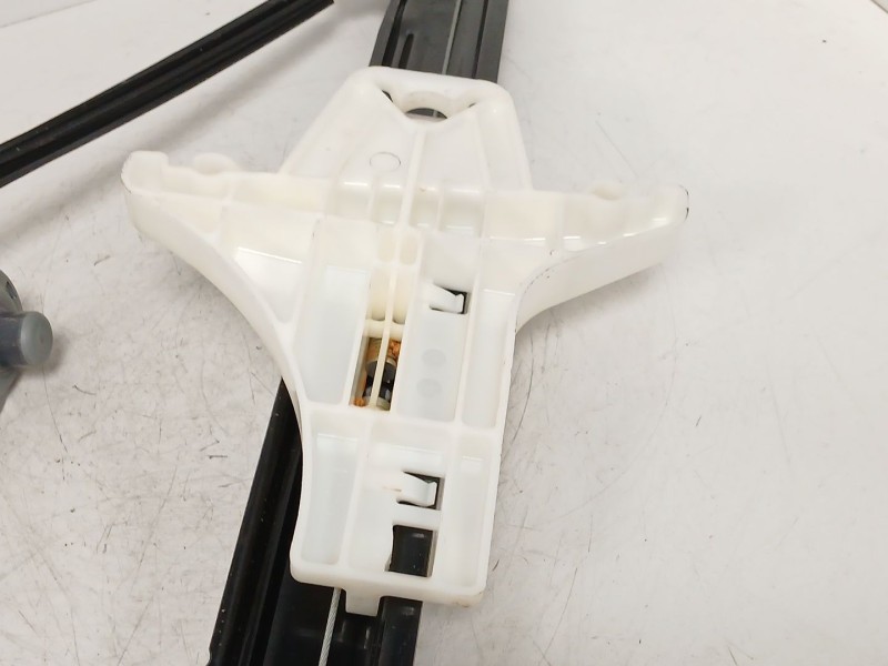 Recambio de elevalunas trasero izquierdo para volkswagen golf vii (5g1, bq1, be1, be2) 1.6 tdi referencia OEM IAM 5Q0959811 5G48