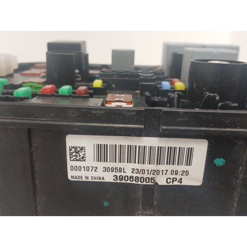 Recambio de caja reles / fusibles para opel corsa e (x15) 1.4 (08, 68) referencia OEM IAM 39068005 0001072 30959L