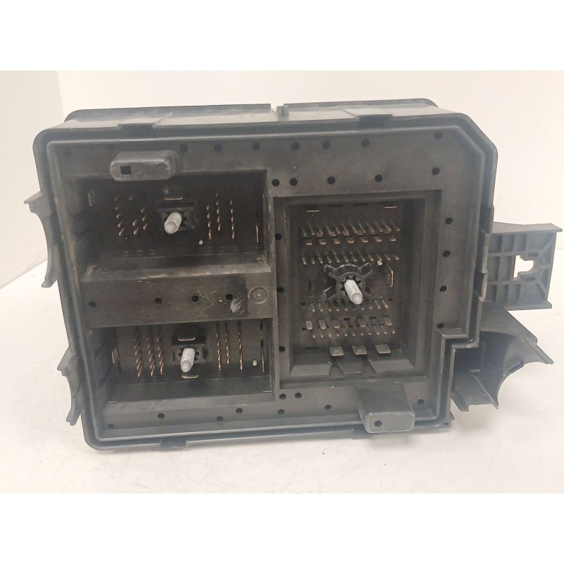 Recambio de caja reles / fusibles para opel corsa e (x15) 1.4 (08, 68) referencia OEM IAM 39068005 0001072 30959L