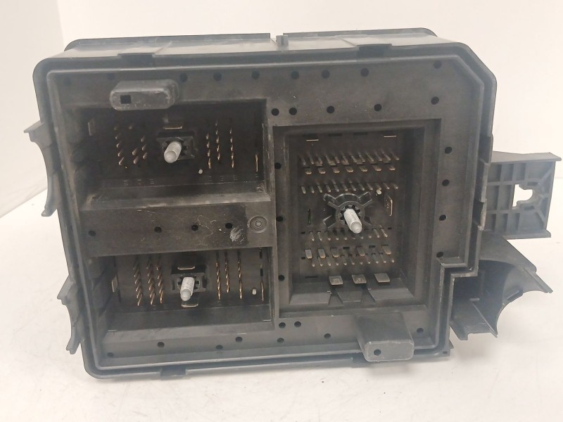 Recambio de caja reles / fusibles para opel corsa e (x15) 1.4 (08, 68) referencia OEM IAM 39068005 0001072 30959L