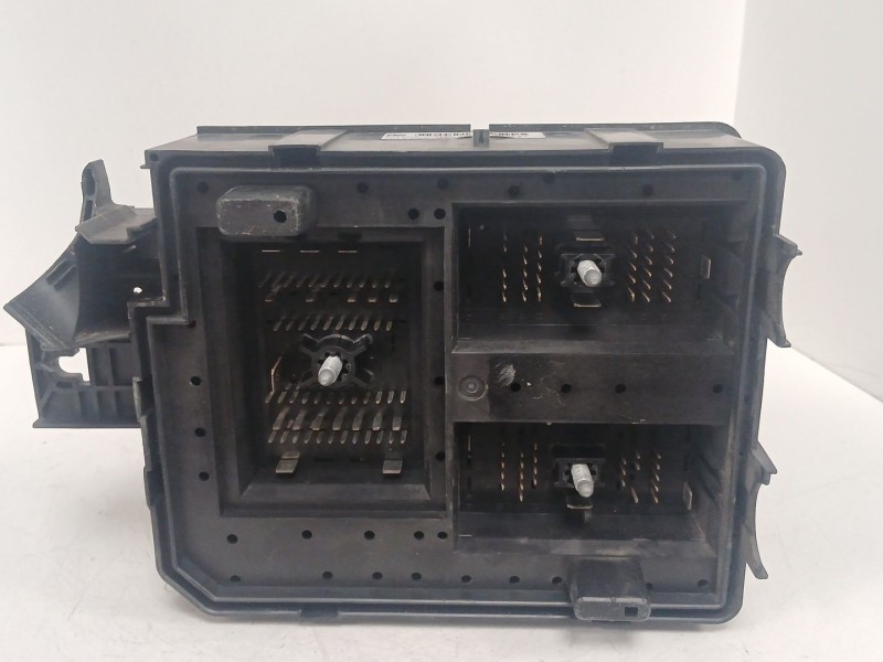 Recambio de caja reles / fusibles para opel corsa e (x15) 1.4 (08, 68) referencia OEM IAM 39068005 0001072 30959L