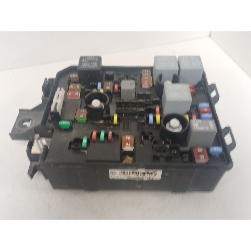 Recambio de caja reles / fusibles para opel corsa e (x15) 1.4 (08, 68) referencia OEM IAM 39068005 0001072 30959L