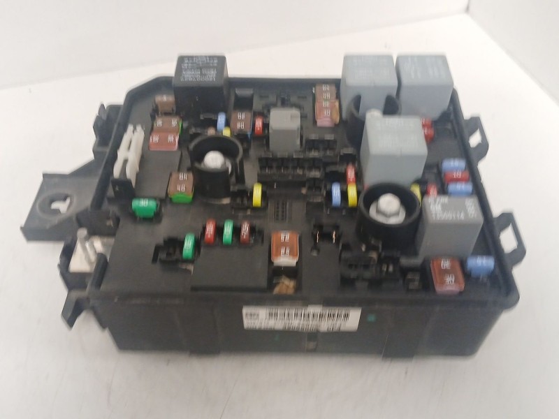 Recambio de caja reles / fusibles para opel corsa e (x15) 1.4 (08, 68) referencia OEM IAM 39068005 0001072 30959L