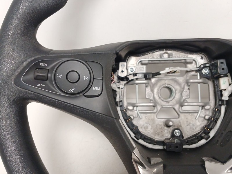 Recambio de volante para opel corsa f (p2jo) 1.5 (68) referencia OEM IAM 2105710393 39196698 