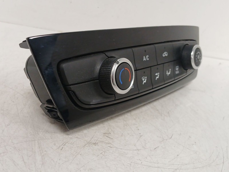 Recambio de mando climatizador para opel corsa f (p2jo) 1.5 (68) referencia OEM IAM 39185221 28636034 