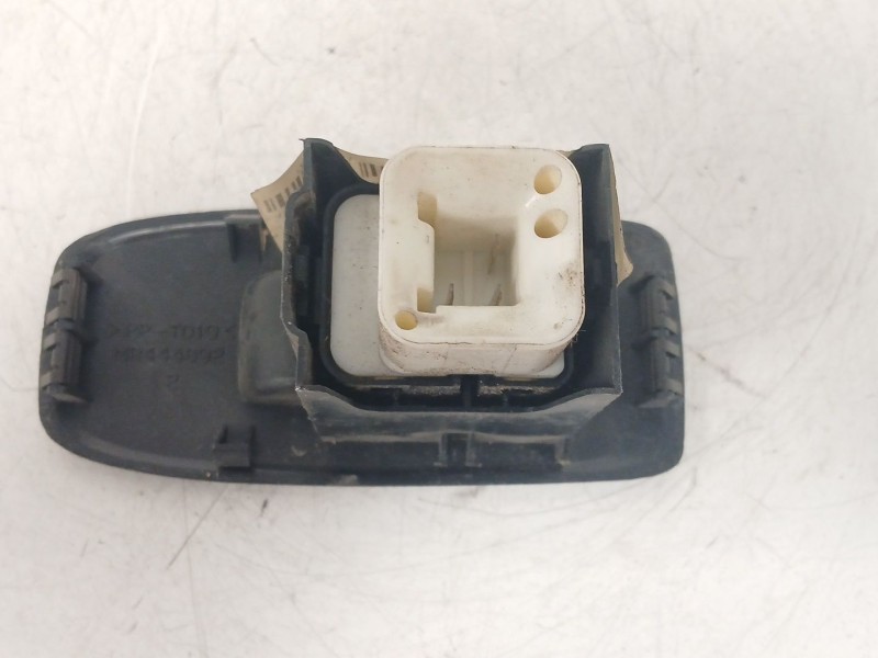 Recambio de mando elevalunas delantero derecho para mitsubishi montero (v60/v70) 3.2 di-d cat referencia OEM IAM MR445652  