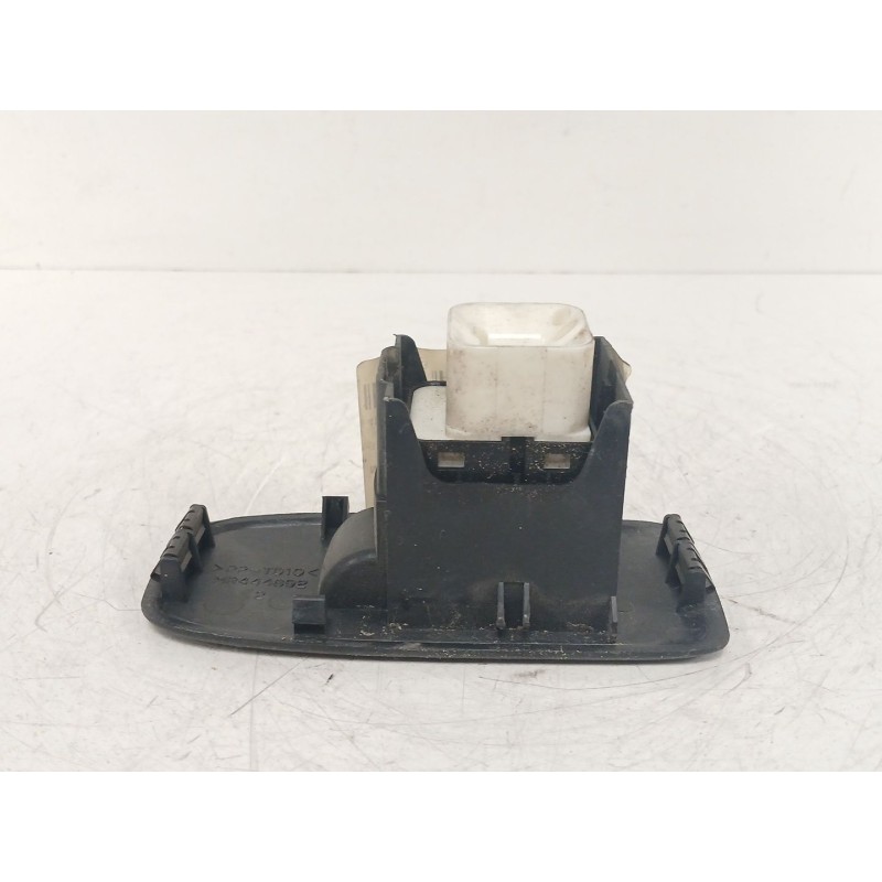 Recambio de mando elevalunas delantero derecho para mitsubishi montero (v60/v70) 3.2 di-d cat referencia OEM IAM MR445652  