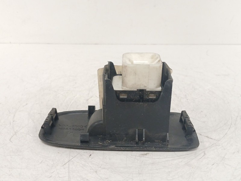 Recambio de mando elevalunas delantero derecho para mitsubishi montero (v60/v70) 3.2 di-d cat referencia OEM IAM MR445652  