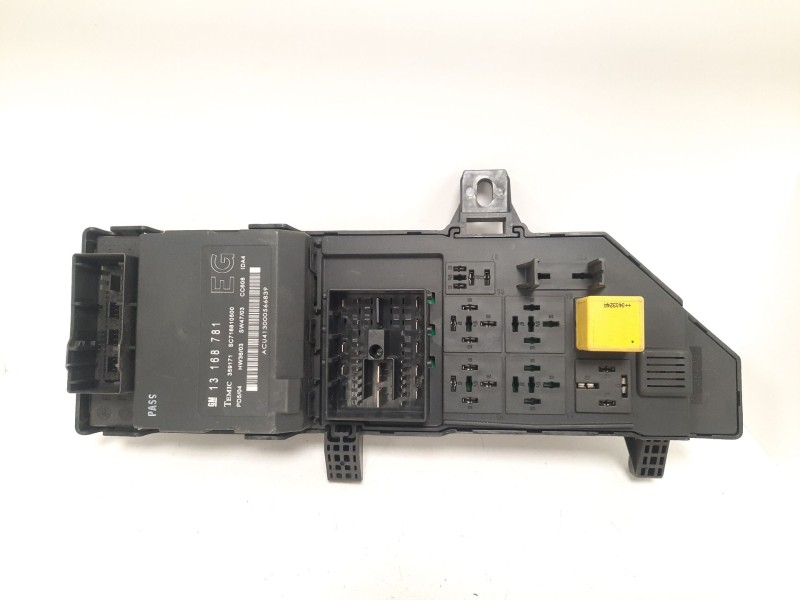 Recambio de caja reles / fusibles para opel vectra c berlina 2.2 16v dti cat (y 22 dtr / l50) referencia OEM IAM 13181984 131687