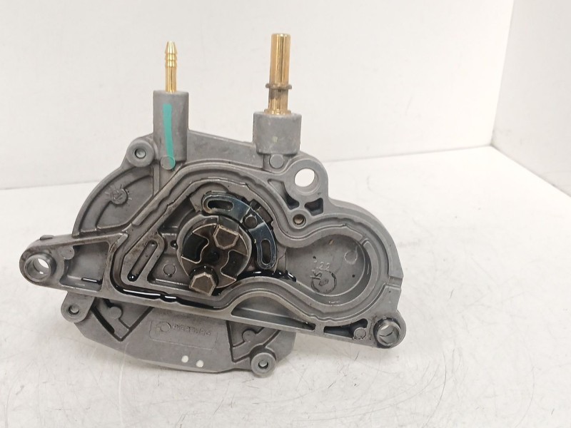 Recambio de depresor freno / bomba vacio para opel astra j (p10) 1.7 cdti (68) referencia OEM IAM 13T0220789 8981154390 70096902