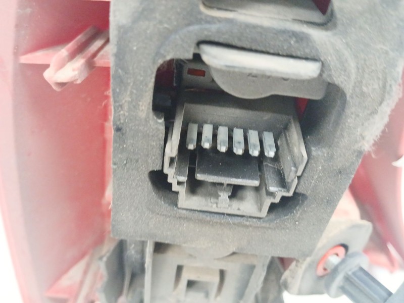 Recambio de piloto trasero derecho para renault clio ii fase i (b/cbo) 1.2 referencia OEM IAM  12354 