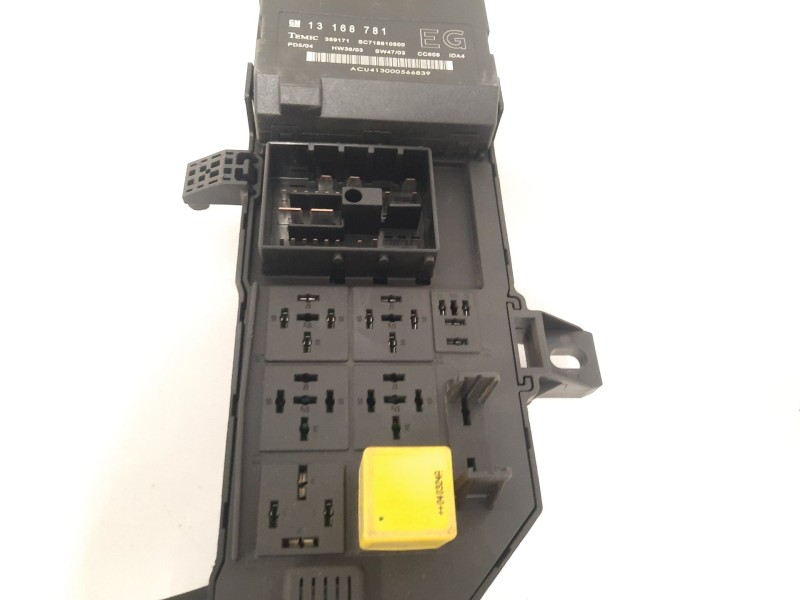 Recambio de caja reles / fusibles para opel vectra c berlina 2.2 16v dti cat (y 22 dtr / l50) referencia OEM IAM 13181984 131687