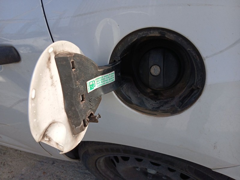 Recambio de tapa exterior combustible para citroën c3 ii (sc_) 1.4 referencia OEM IAM   