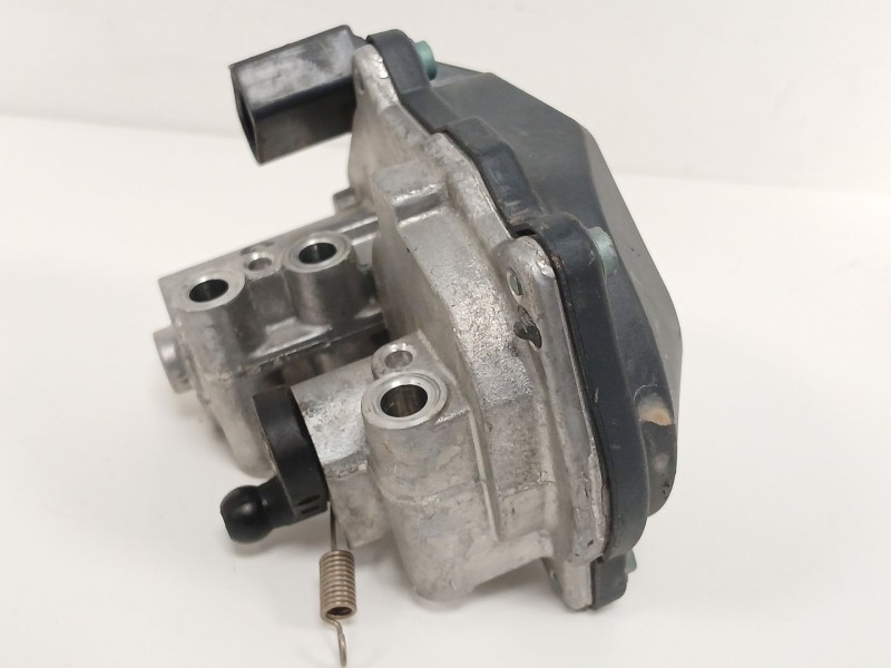 Recambio de caja mariposa para volkswagen golf vi (5k1) 2.0 tdi referencia OEM IAM 03L128063D  