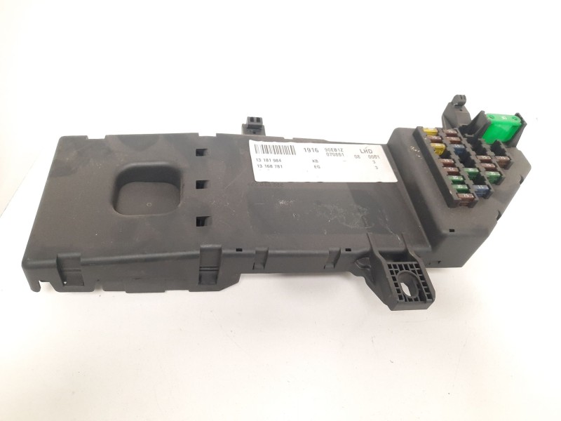 Recambio de caja reles / fusibles para opel vectra c berlina 2.2 16v dti cat (y 22 dtr / l50) referencia OEM IAM 13181984 131687