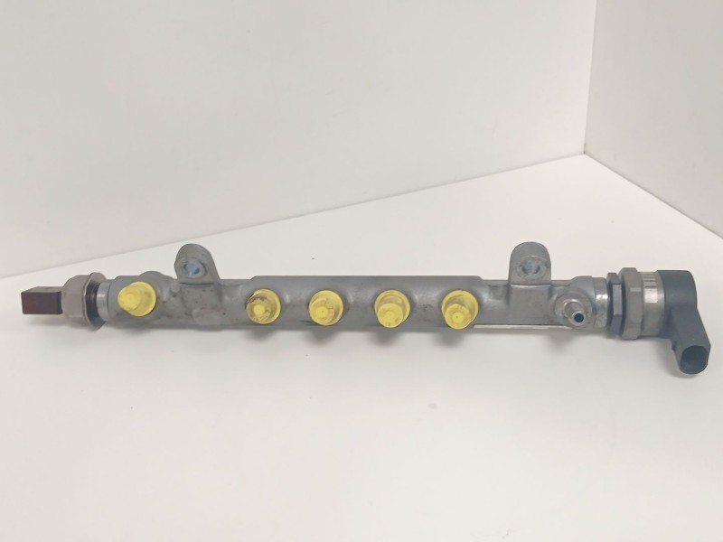Recambio de rampa inyectora para volkswagen golf vi (5k1) 2.0 tdi referencia OEM IAM 03L130089  