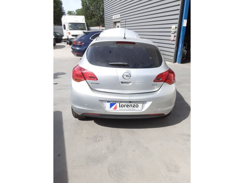 opel astra j (p10) del año 2010