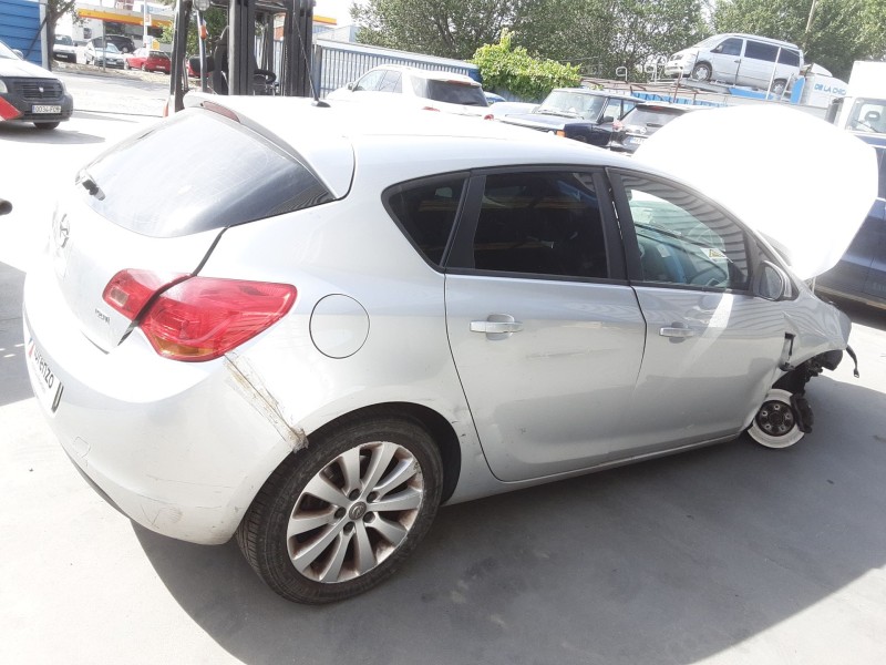 opel astra j (p10) del año 2010