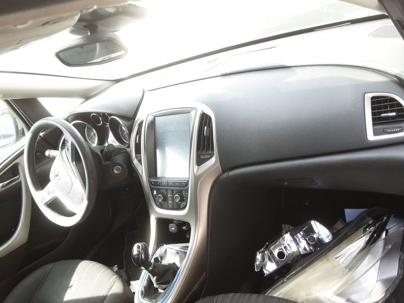opel astra j (p10) del año 2010