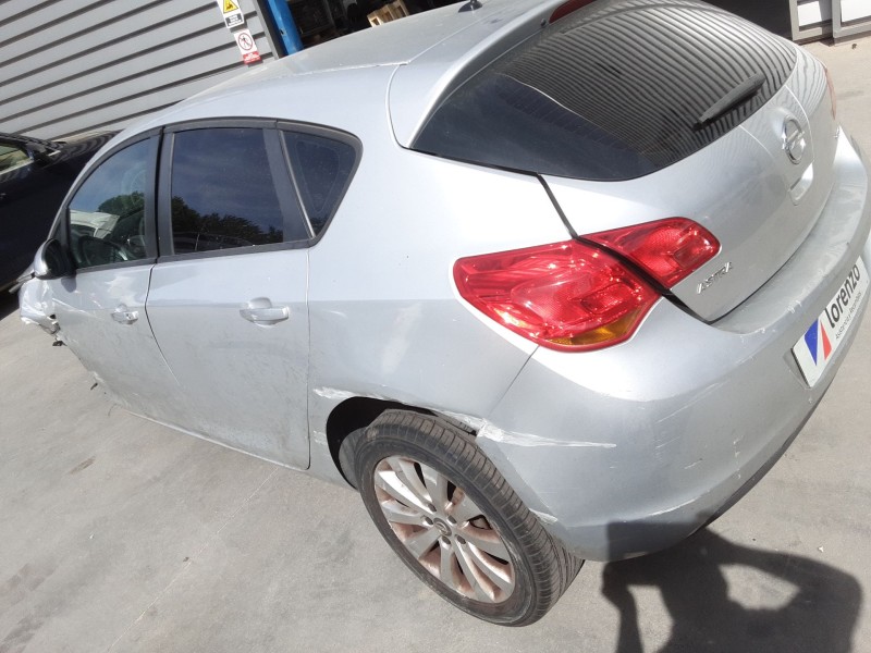 opel astra j (p10) del año 2010