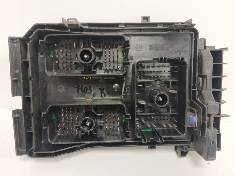 Recambio de caja reles / fusibles para opel astra k (b16) 1.2 turbo (68) referencia OEM IAM 39227408  
