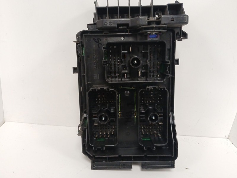 Recambio de caja reles / fusibles para opel astra k (b16) 1.2 turbo (68) referencia OEM IAM 39227408  