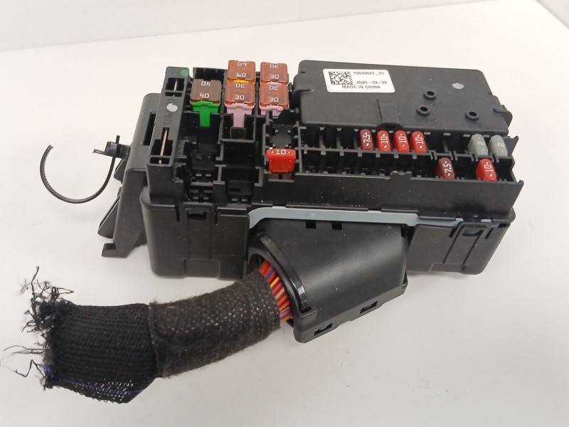 Recambio de caja reles / fusibles para opel astra k (b16) 1.2 turbo (68) referencia OEM IAM 1553367701  