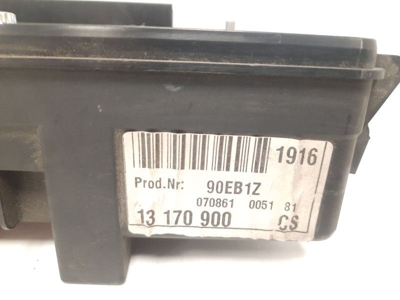 Recambio de caja reles / fusibles para opel vectra c berlina 2.2 16v dti cat (y 22 dtr / l50) referencia OEM IAM 13170900 519065