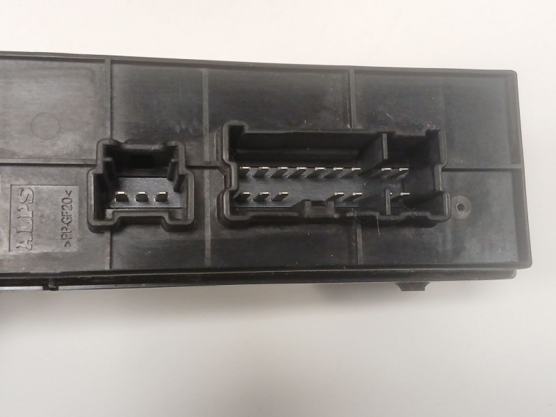 Recambio de mando elevalunas delantero izquierdo para nissan juke (f15) 1.5 dci referencia OEM IAM 254011KA0A 911EB03 