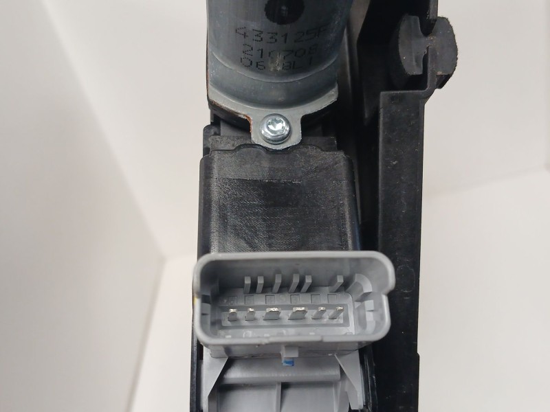Recambio de elevalunas delantero derecho para peugeot 208 ii (ub_, up_, uw_, uj_) 1.2 puretech 100 referencia OEM IAM   